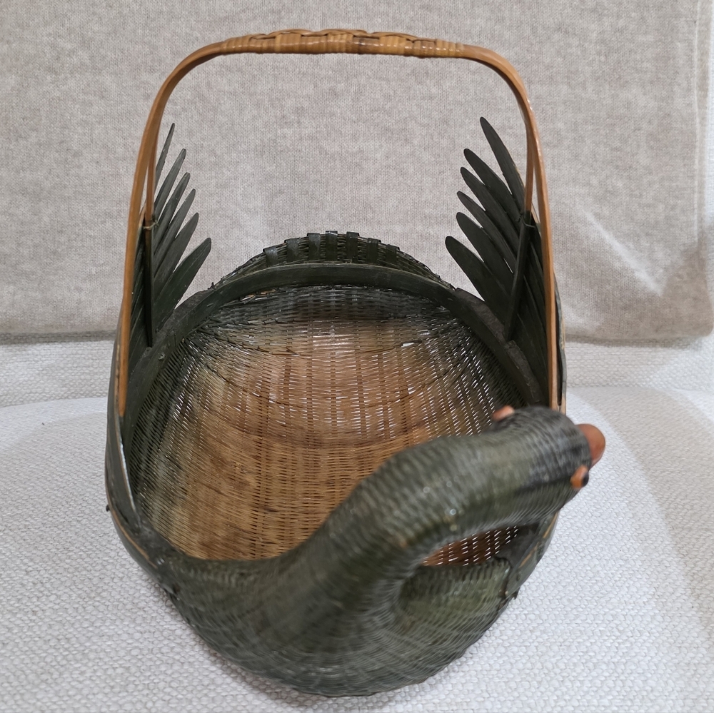 Vintage Zheijiang Wicker Green Duck Basket - Picture 4 of 9